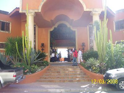 Haupteingang zum Hotel Sosua Bay Resort